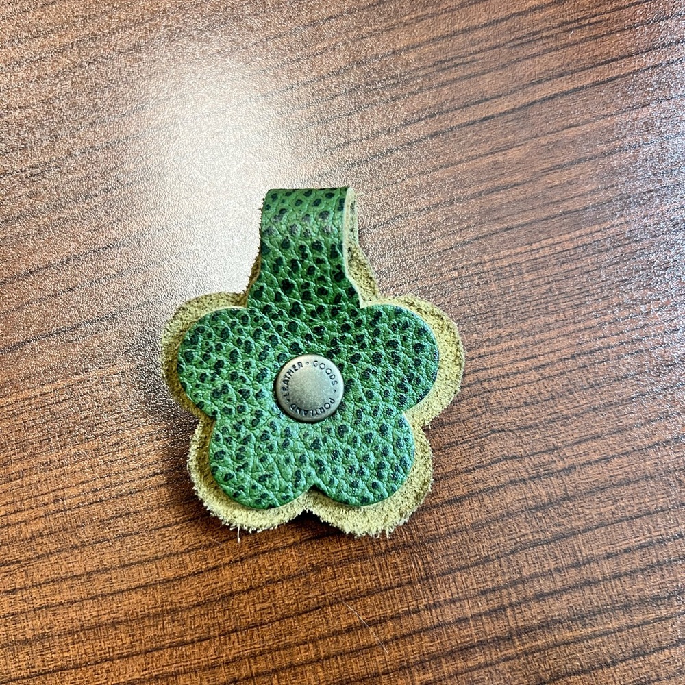 Portland Leather OLD snap flower in avocado